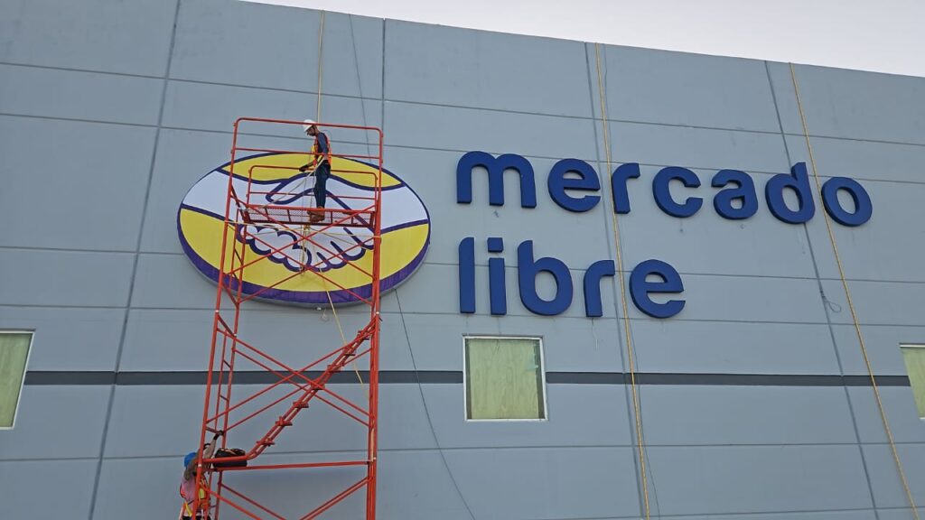mantenimiento anuncios luminosos